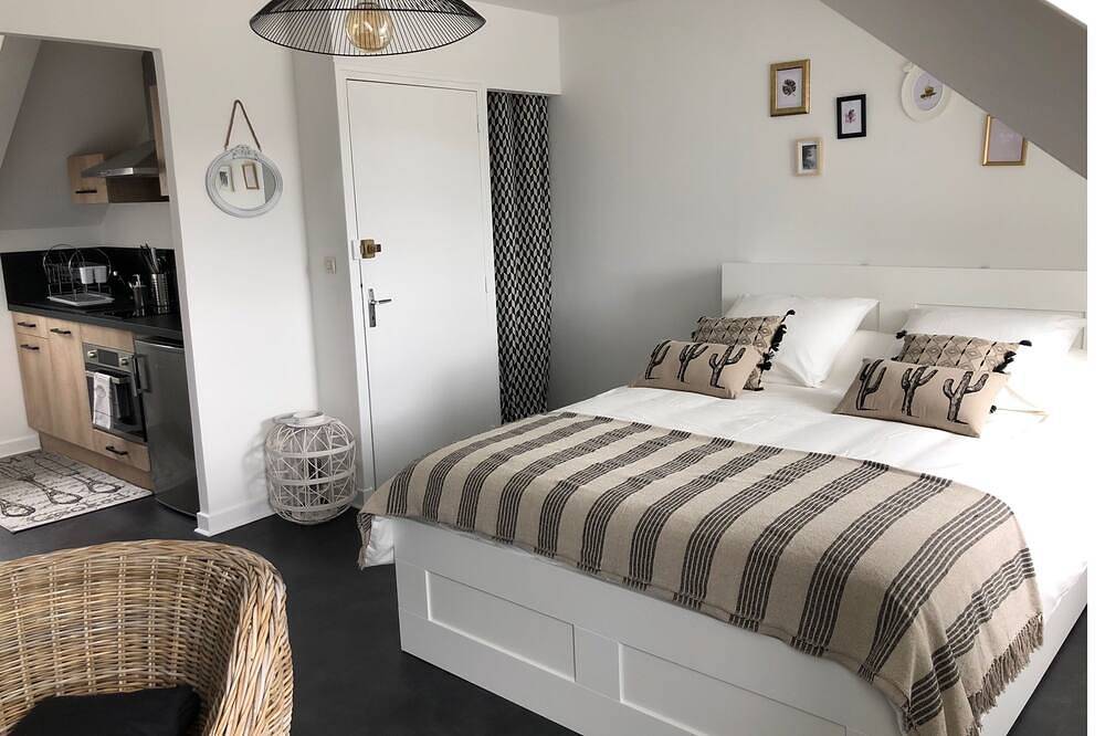 Entire apartment, Charming Studio Facing the Port and 100 m from the Beach in Binic, Côte de Goëlo