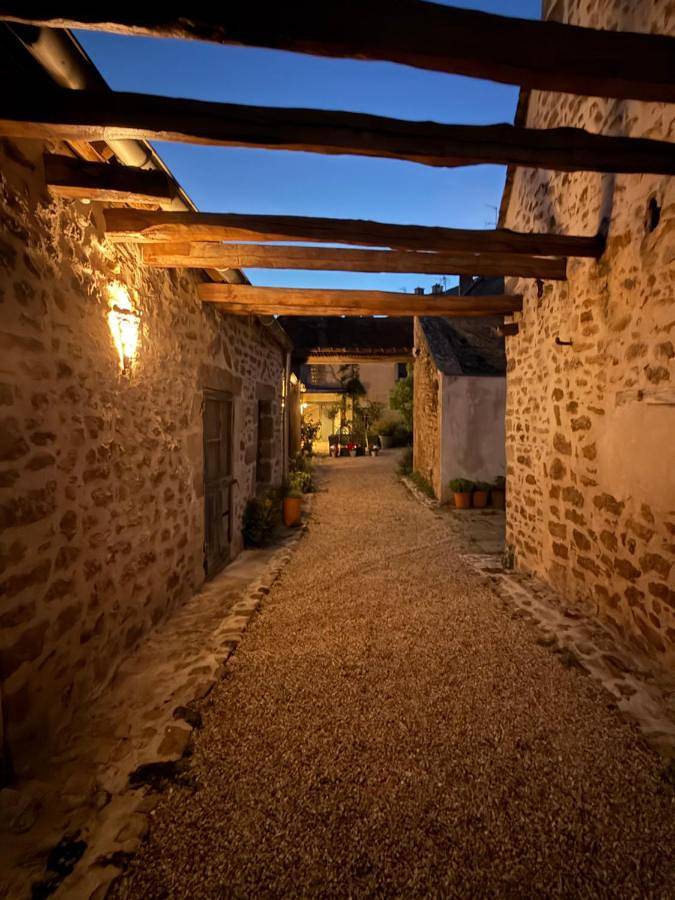 Location de vacances pour 8 personnes, avec Terrasse ainsi que Jardin et Vue à Arnay-le-Duc