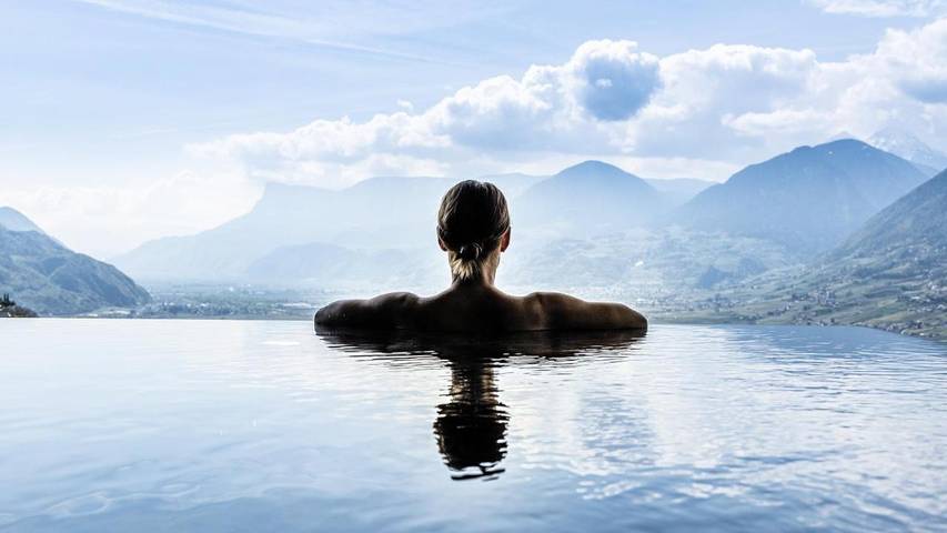 Hotel für 4 Personen, mit Garten und Sauna sowie Whirlpool und Pool im Dorf Tirol