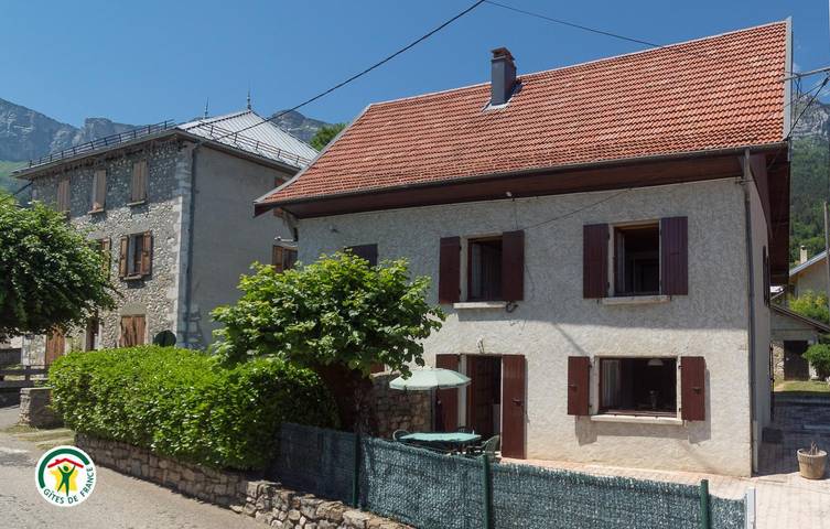 Gîte pour 5 personnes, avec Terrasse et Jardin à Saint-Bernard