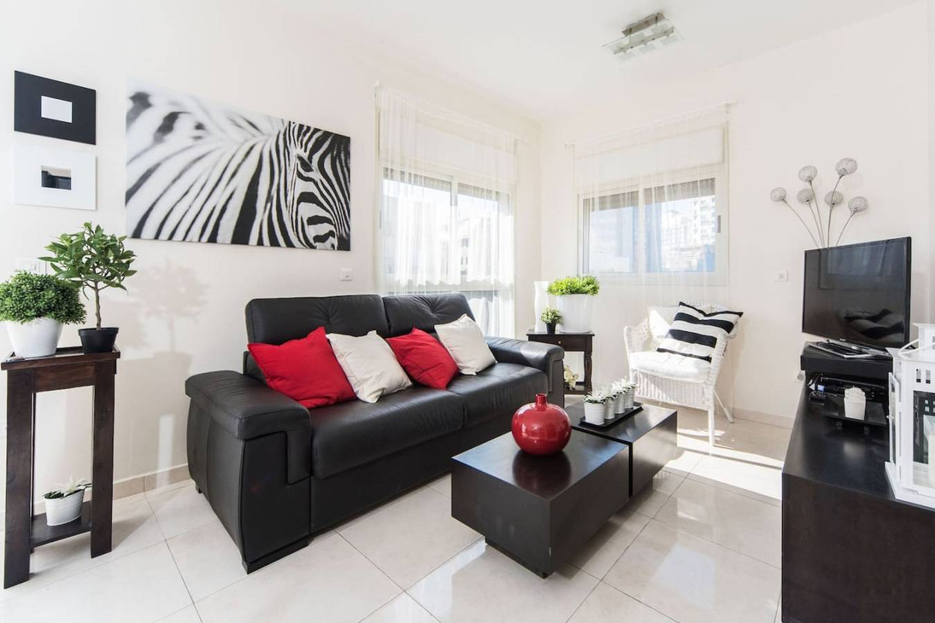 Appartement entier, Spacious Duplex with Terrace 3-min From the Beach + Mamad in Tel Aviv, District de Tel Aviv