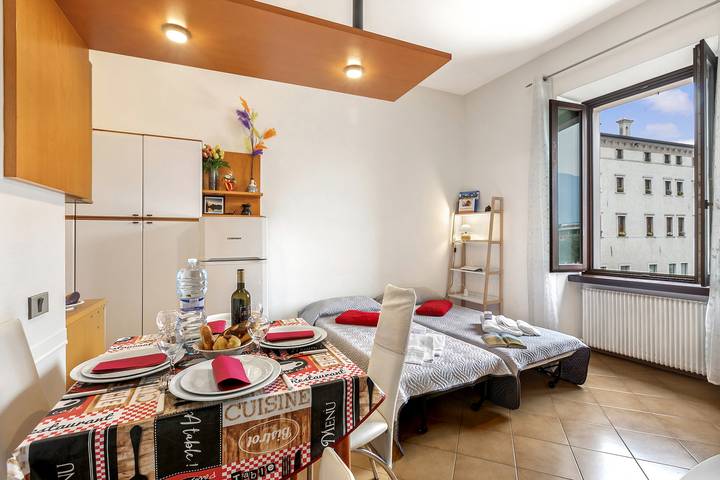 Ferienwohnung für 4 Personen, mit Kinderpool und Seeblick in Riva del Garda