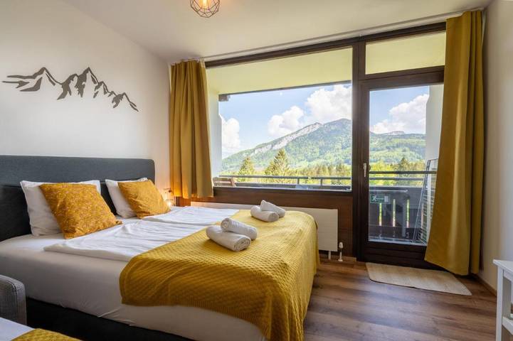 Ferienwohnung für 4 Personen, mit Ausblick und Balkon sowie Sauna und Pool - 1