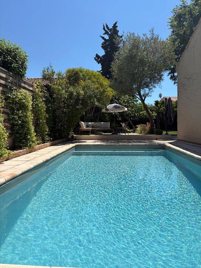 Location de vacances pour 8 personnes, avec Terrasse ainsi que Jardin et Piscine à Puyricard