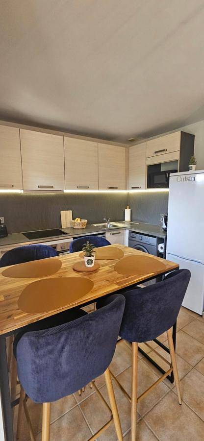 Location de vacances pour 4 personnes, avec vue et jardin ainsi que bassin pour enfant et piscine à Serra-di-Ferro - 3