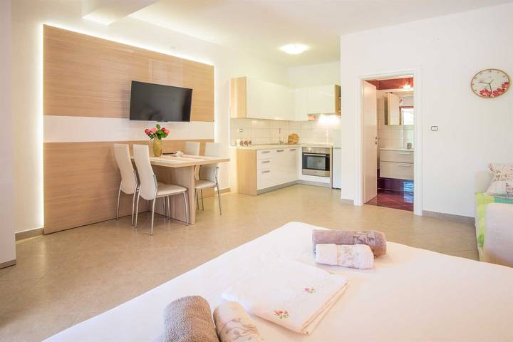 Studio entier, Studio apartment Iva with terrace in Ville de Krk, Krk