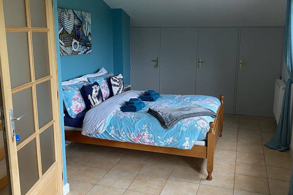 Les Roseries Boutique Gite with Garden and Pool in Clussais-la-Pommeraie, Région de Niort