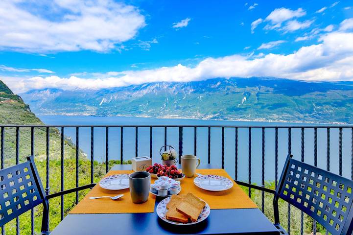 Ferienwohnung für 4 Personen, mit Balkon und Garten sowie Seeblick in Piovere