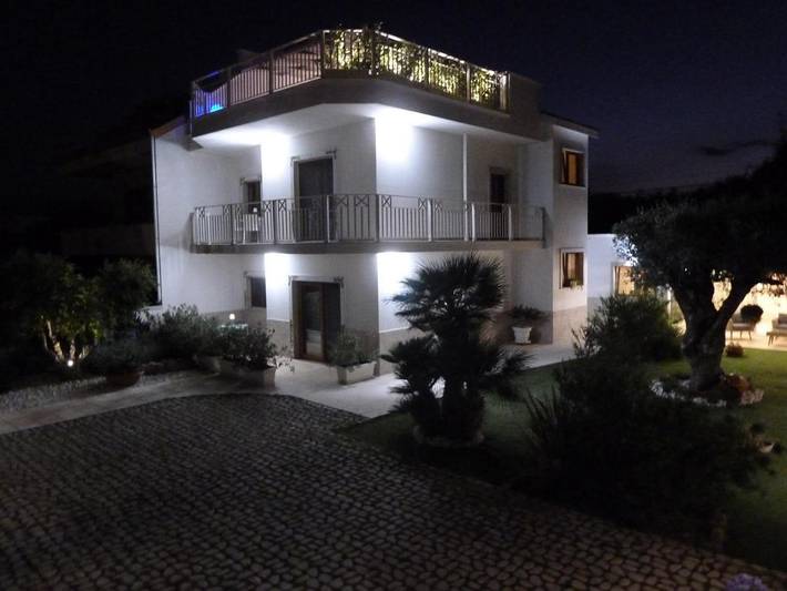 Gîte pour 4 personnes, avec vue et jardin, adapté aux familles dans Castellaneta Marina - 2