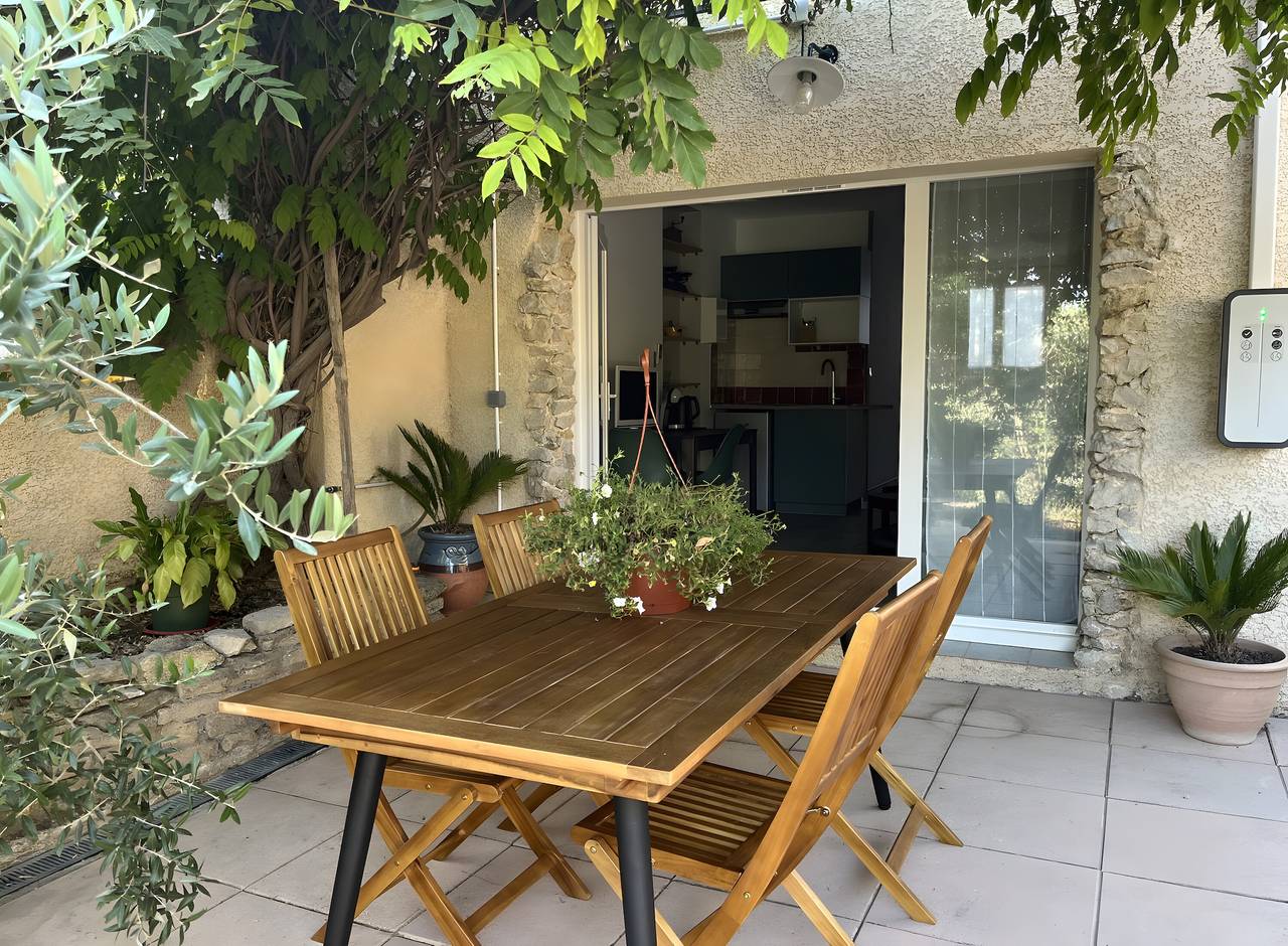 Estudio entero, Estudio 'La Dolce Vita' con piscina compartida, Wi-Fi y aire acondicionado in Lambesc, Region de Aix-en-Provence