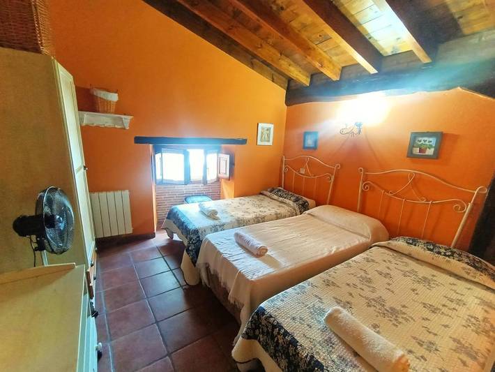 Gîte pour 2 personnes, avec vue et terrasse, animaux acceptés dans Novales - 4