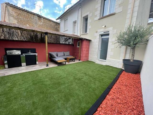 Appartement entier, - Le Nuage - Unique, espace Spa privatif et jardin avec plancha et salon privatif, stationnement public gratuit in Niort, Région de Niort