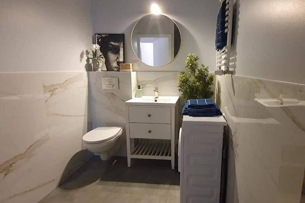 Appartement entier, Classical Warszaw Apartment inside building with garden on the roof in Varsovie, Mazovie