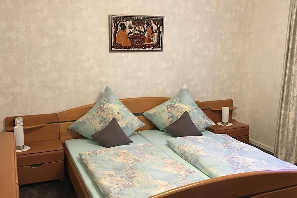 Ganze Wohnung, Ferienwohnung Thönnes - 2-Bett-Ferienwohnung Dusche/Wc, 1 Schlafraum in Oberstadtfeld, Vulkaneifel