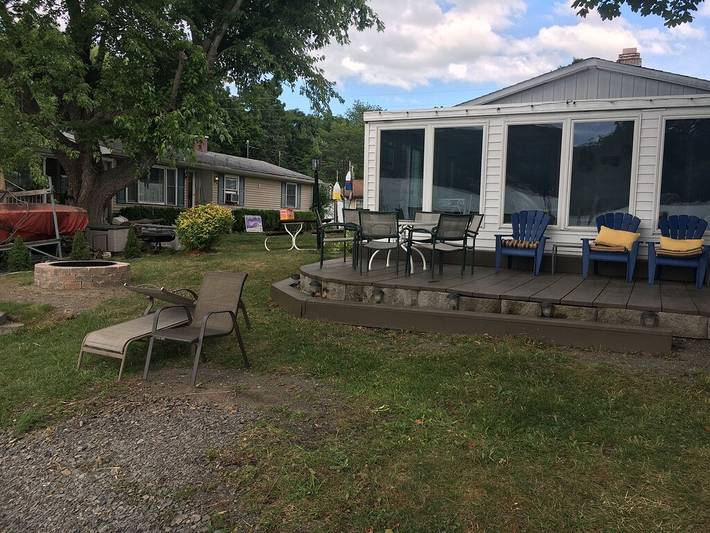 Cottage for 8 people, with yard and hot tub in Finger Lakes
