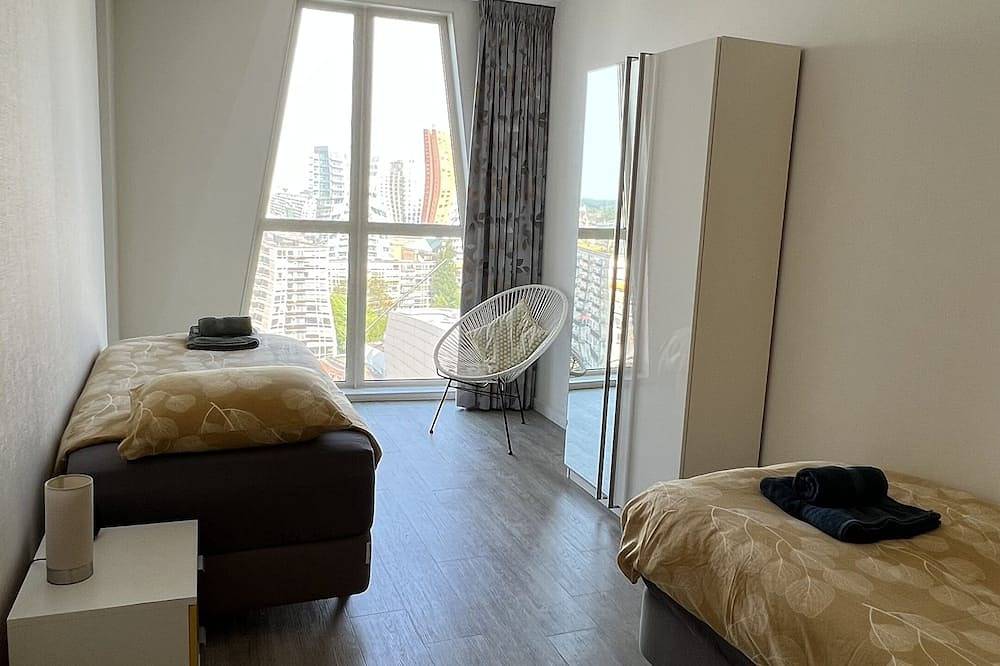 Entire apartment, Apê Calypso, luxury holiday apartment center of Rotterdam with view and balcony in Rotterdam, South Holland