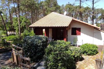 Location de vacances pour 4 personnes, avec terrasse ainsi que piscine et jardin dans Office De Tourisme De Moliets Et Maa