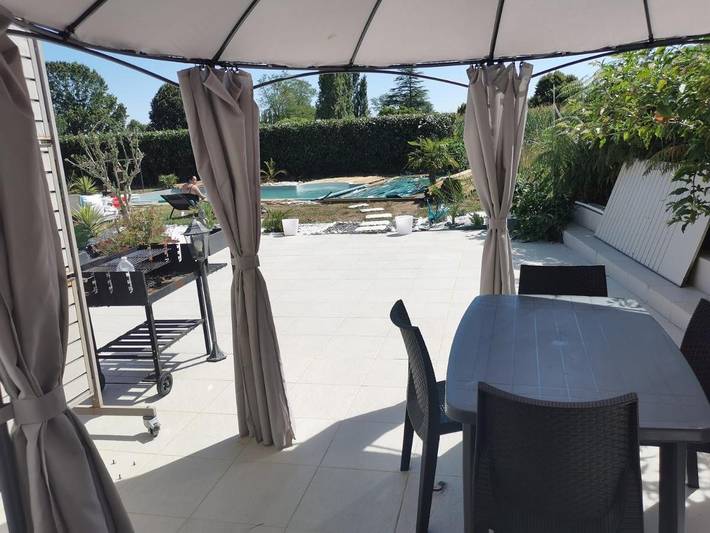 Location de vacances pour 4 personnes, avec Terrasse et Jardin ainsi que Piscine et Vue à Seyresse