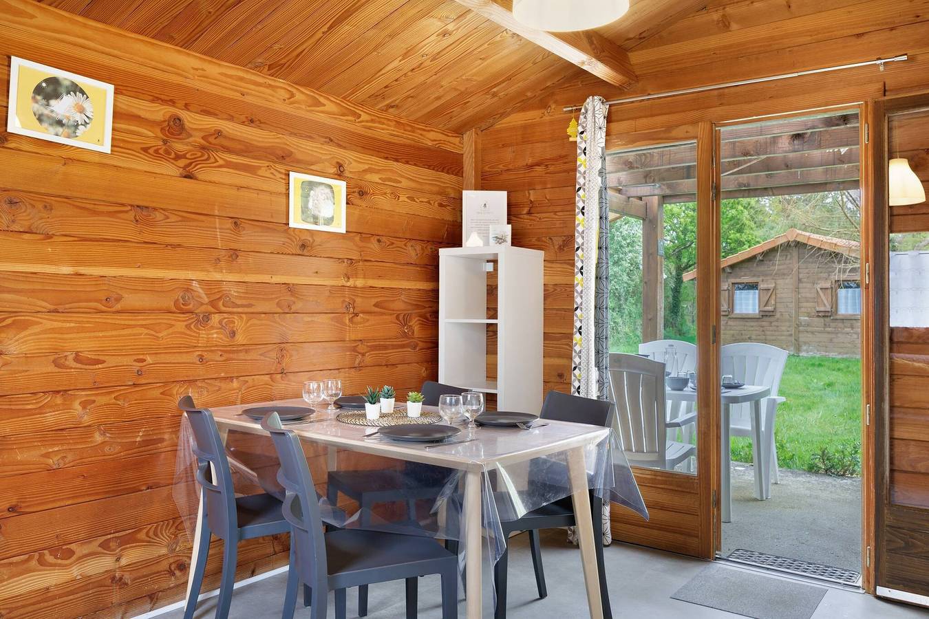 Chalet 'Confort 16' met terras en gedeeld zwembad in Saint-Gervais (Vendée), Vendée