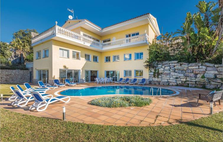 Location de vacances pour 17 personnes, avec Terrasse et Piscine à Canyelles