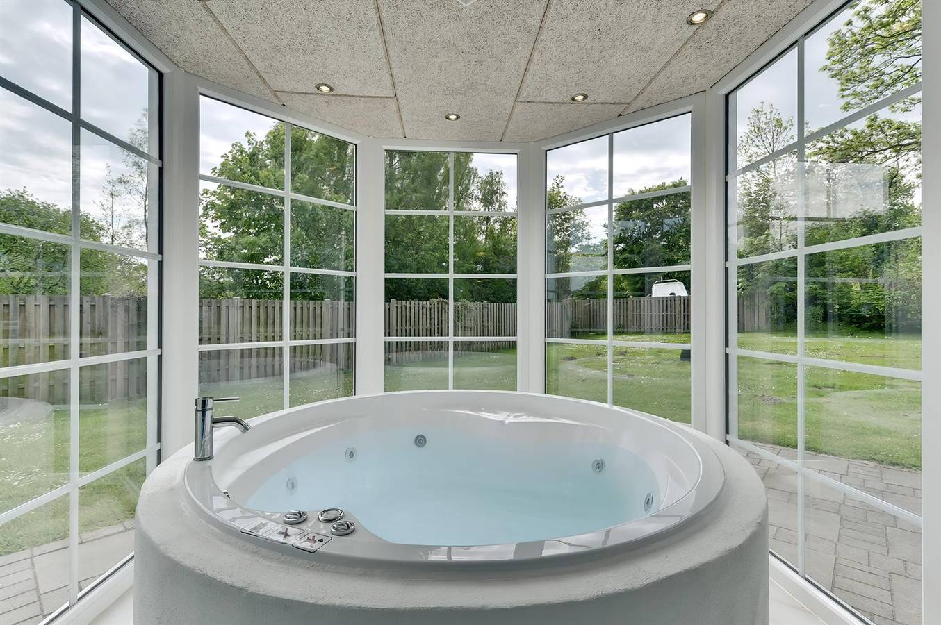 Stunning home in Rudkøbing w/ Wifi, 8 Bedrooms and Indoor swimming pool in Spodsbjerg, Langeland