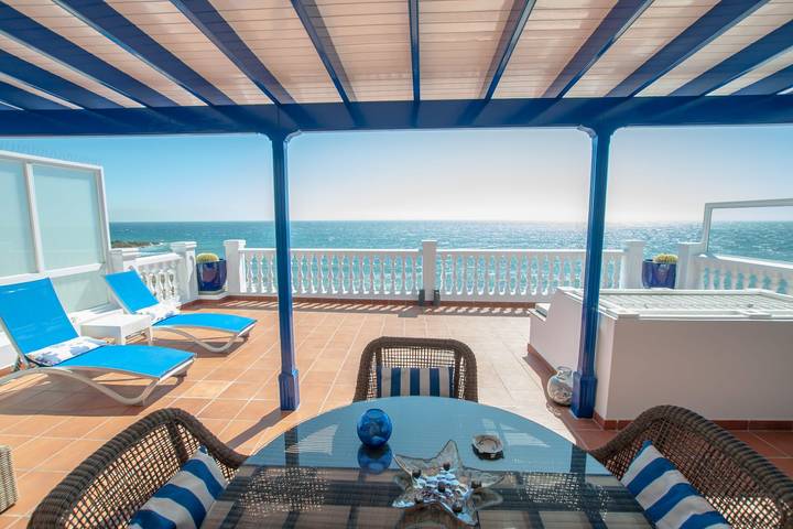 Seaview Coastal Home en primera línea, increíbles vistas al mar y terraza in Puerto del Carmen, Tías