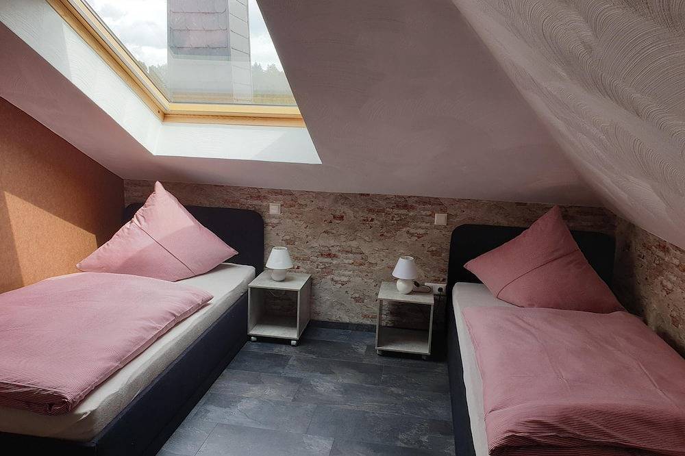 Ganze Wohnung, Neu renovierte Ferienwohnung für 4 Personen in Hellenthal, Rureifel (Nordrhein-westfalen)