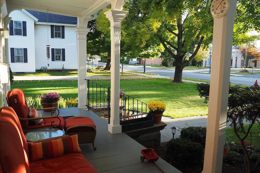 Ganze Wohnung, Elegantes, neu renoviertes 1Br-Ferienhaus aus dem 19. Jahrhundert in New England in Lee, Berkshire County