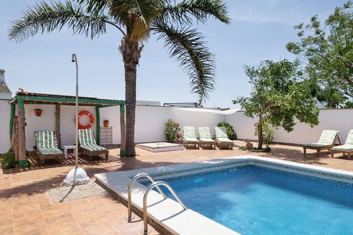Entire apartment, Enjoy Conil Near the Sea with Pool and Barbecue – Apartment A at Villa Mayo in Conil de la Frontera, Costa de la Luz