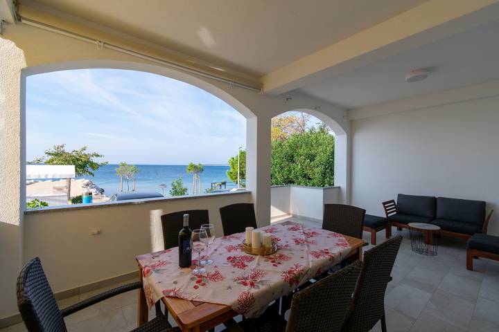 Ferienwohnung für 6 Personen, mit Balkon/Terrasse auf Pag
