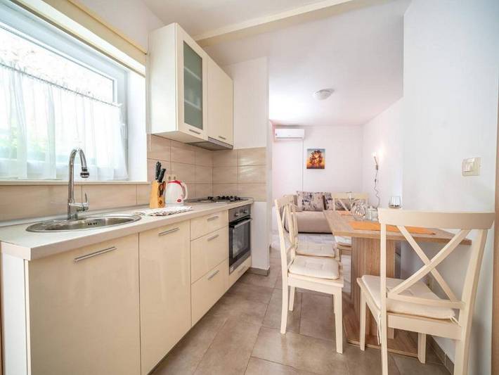 Gîte pour 3 personnes, avec terrasse à Vodice