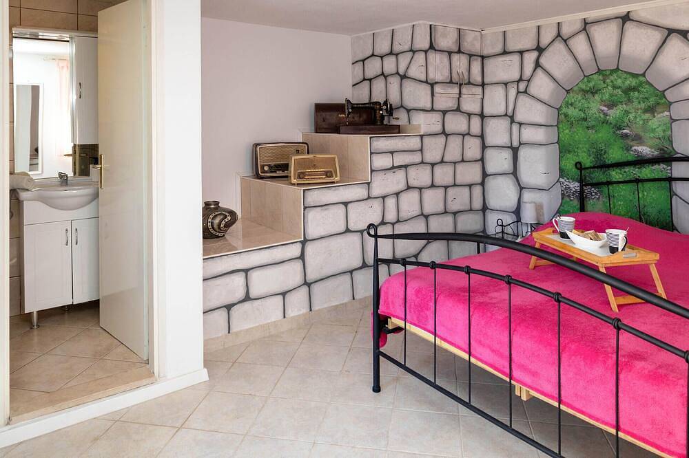 Beautiful home in Supetar with Wifi in Supetar, Brac