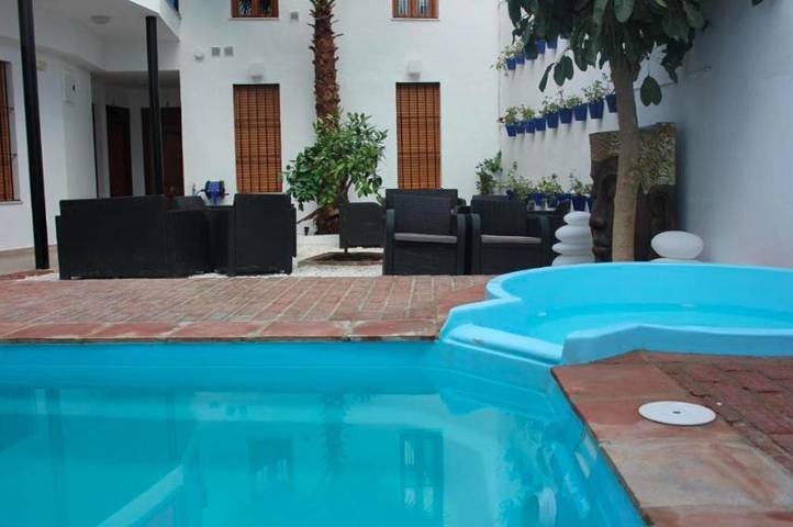 Apartamento para 4 personas, con Terraza y Jacuzzi además de Jardín y Piscina en Montemayor