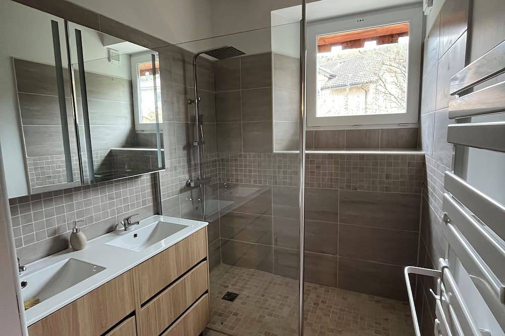 3-bedroom house with terrace and balcony 75m² between lake and mountains in Évian-les-Bains, Thonon-les-Bains region
