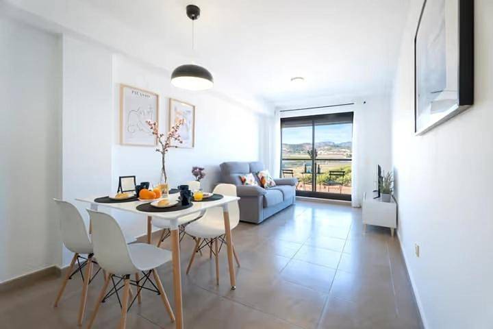 Apartamento para 4 personas, con vistas y balcón en Chilches