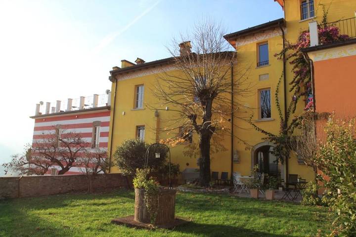 Gîte pour 2 personnes, avec jardin ainsi que piscine et bassin pour enfant à Salò - 2