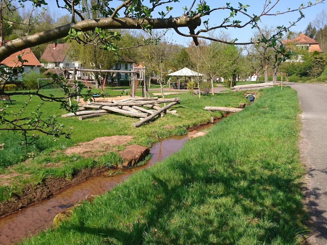 Haus Am Park - Ferienhaus, Dusche und Bad, Wc, 3 Schlafräume in Rumbach, Landkreis Südwestpfalz