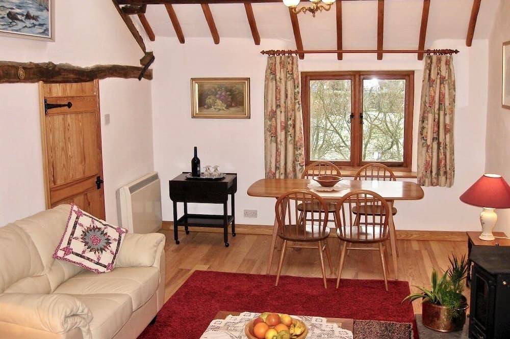 Mill Cottage, Hartsop, a cosy bijou hide-away surrounded by mountains in Glenridding, Lake District