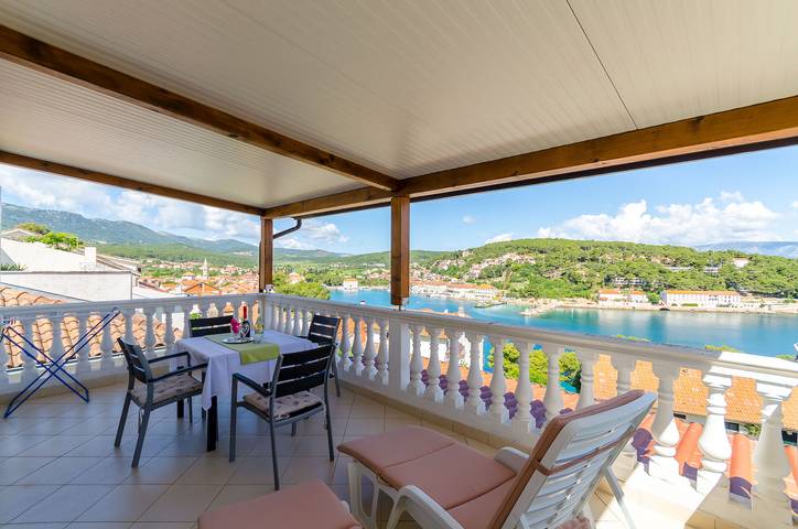 Apartamento entero, Apartamento de vacaciones para 4 personas con terraza in Jelsa, Hvar (isla)