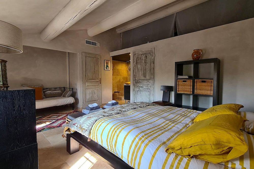 Charming house in the heart of the village in Eygalières, Région d'Arles