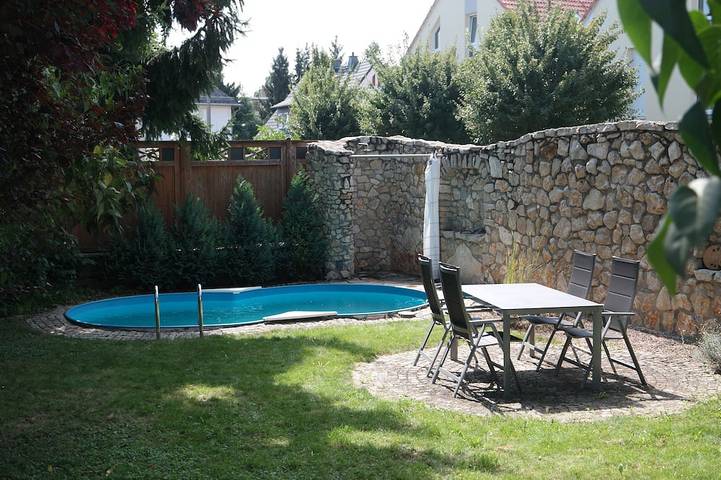 Ferienwohnung für 4 Personen, mit Terrasse und Garten sowie Pool