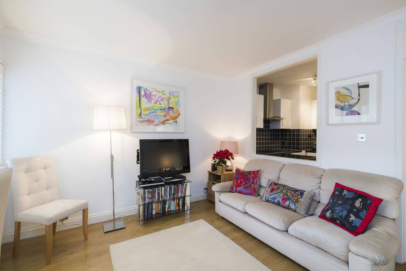 Entire apartment, Sublime flat with Thames view in Downtown, London