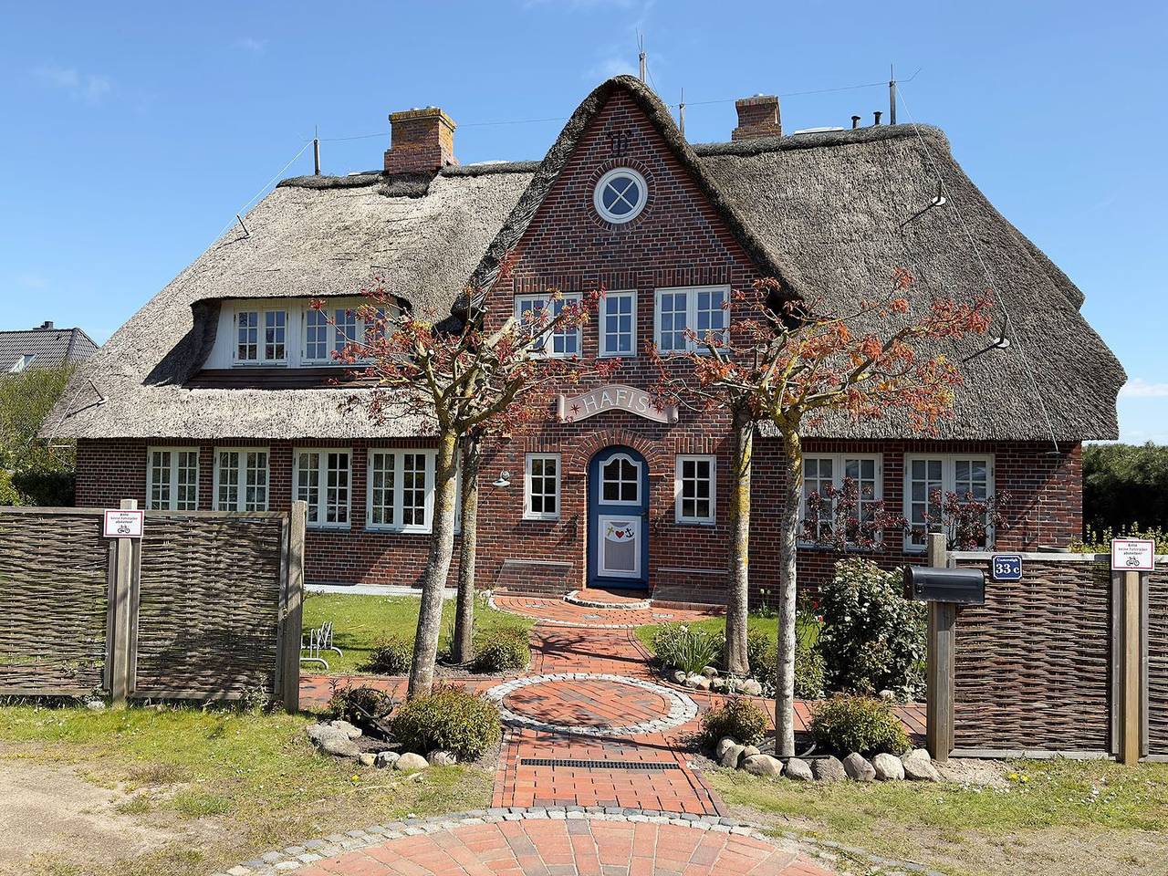 Apartamento entero, Die Ferienwohnung 9 im Haus Hafis (Friesenhof) in Nebel auf Amrum ist eine 1,5-Zimmer-Maisonette-Ferienwohnung unter Reet (ca. 29 qm Wohnfläche) mit Schlafmöglichkeiten für 1 bis 2 Personen. Die Ferienwohnung befindet sich im 1. Ober- und Dachgeschoss. in Niebla (Alemanía), Amrum