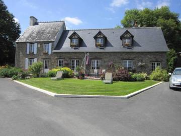 Chambre d’hôte pour 4 personnes, avec piscine ainsi que jardin et vue à Anctoville