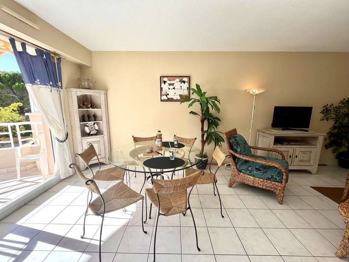 Ganze Wohnung, Charmantes 3-Zimmer Wohnung mit Parkplätzen - Saint-Raphaël, strandnah in Saint-Raphaël, Mittelmeerküste (Frankreich)