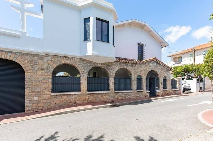 Villa pour 8 personnes, avec piscine et terrasse, animaux acceptés à Cannes