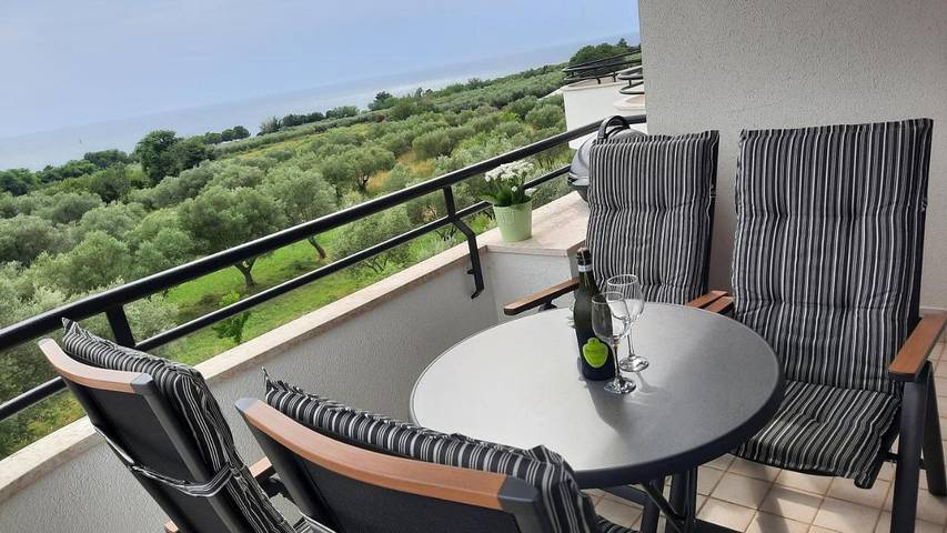 Ferienwohnung für 4 Personen, mit Pool und Terrasse sowie Ausblick - 1