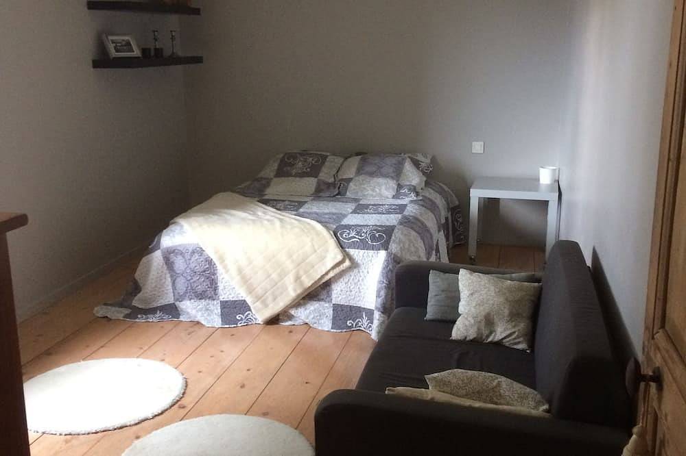 15mm from the beach, picturesque village, former cooperage with swimming pool! in Gallargues-le-Montueux, Nimes en omgeving