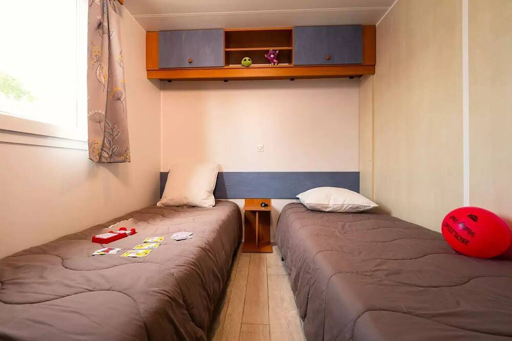 Mobil-Home Economique 3 Pièces 4 Personnes + Tv in Saint-Hilaire-de-Riez, Vendée