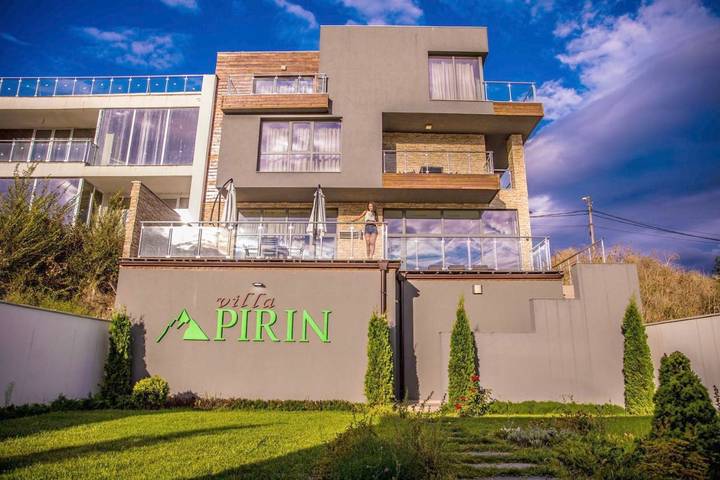 Casa rural para 21 personas, con sauna y piscina además de jacuzzi y jardín en Bulgaria